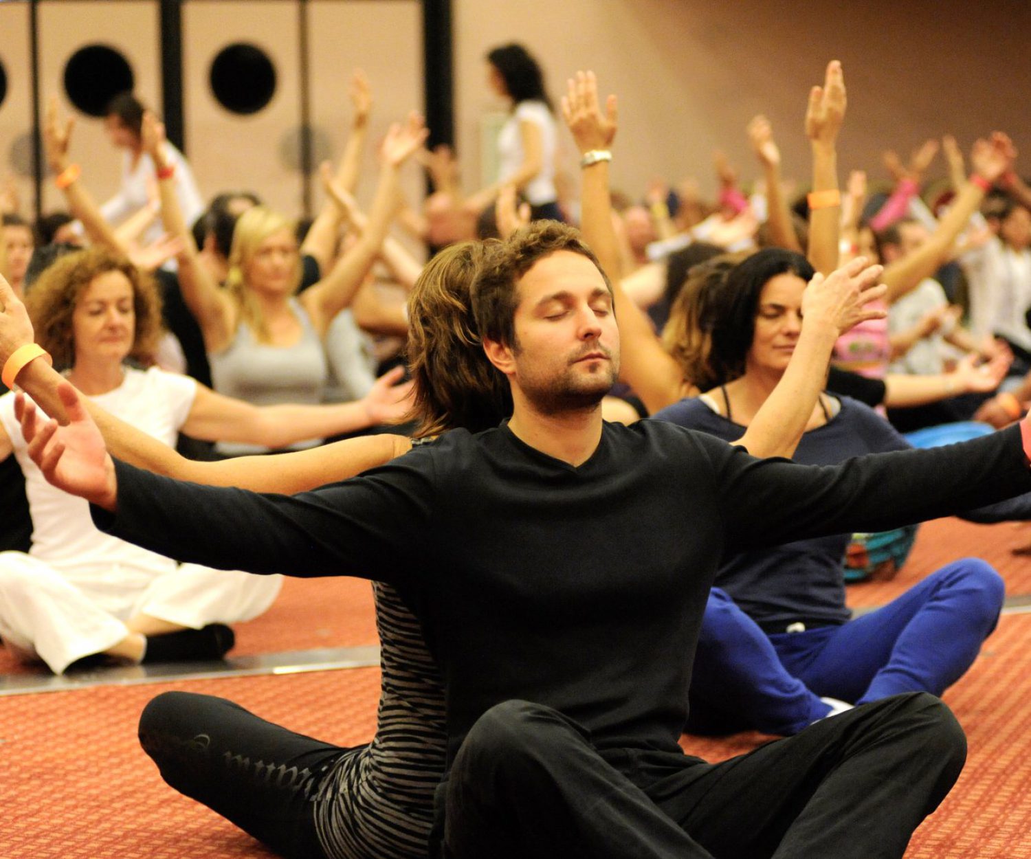 Menschen während des Loverthon Events